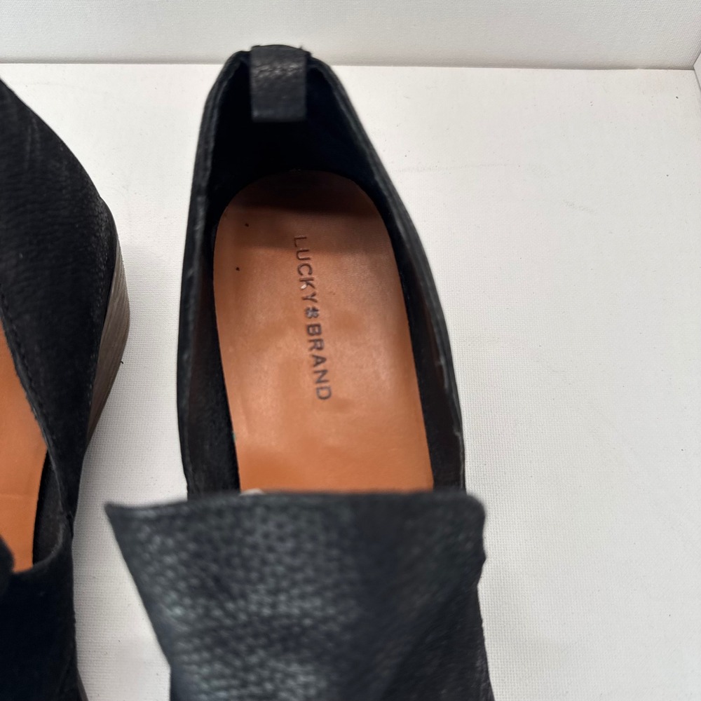 Lucky Brand Women Black Leather V-Cut Pointed Toe Stacked Heel Booties 9.5M - Picture 3 of 5